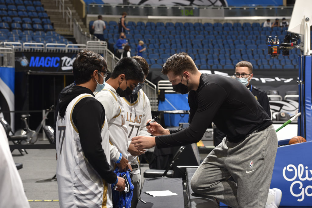 ORLANDO, FL - MARCH 1: Luka Doncic #77 of the Dallas Mavericks signs a fans jersey after the game against the Orlando Magic on MARCH 1, 2021 at Amway Center in Orlando, Florida. NOTE TO USER: User expressly acknowledges and agrees that, by downloading and or using this photograph, User is consenting to the terms and conditions of the Getty Images License Agreement. Mandatory Copyright Notice: Copyright 2021 NBAE (Photo by Gary Bassing/NBAE via Getty Images)