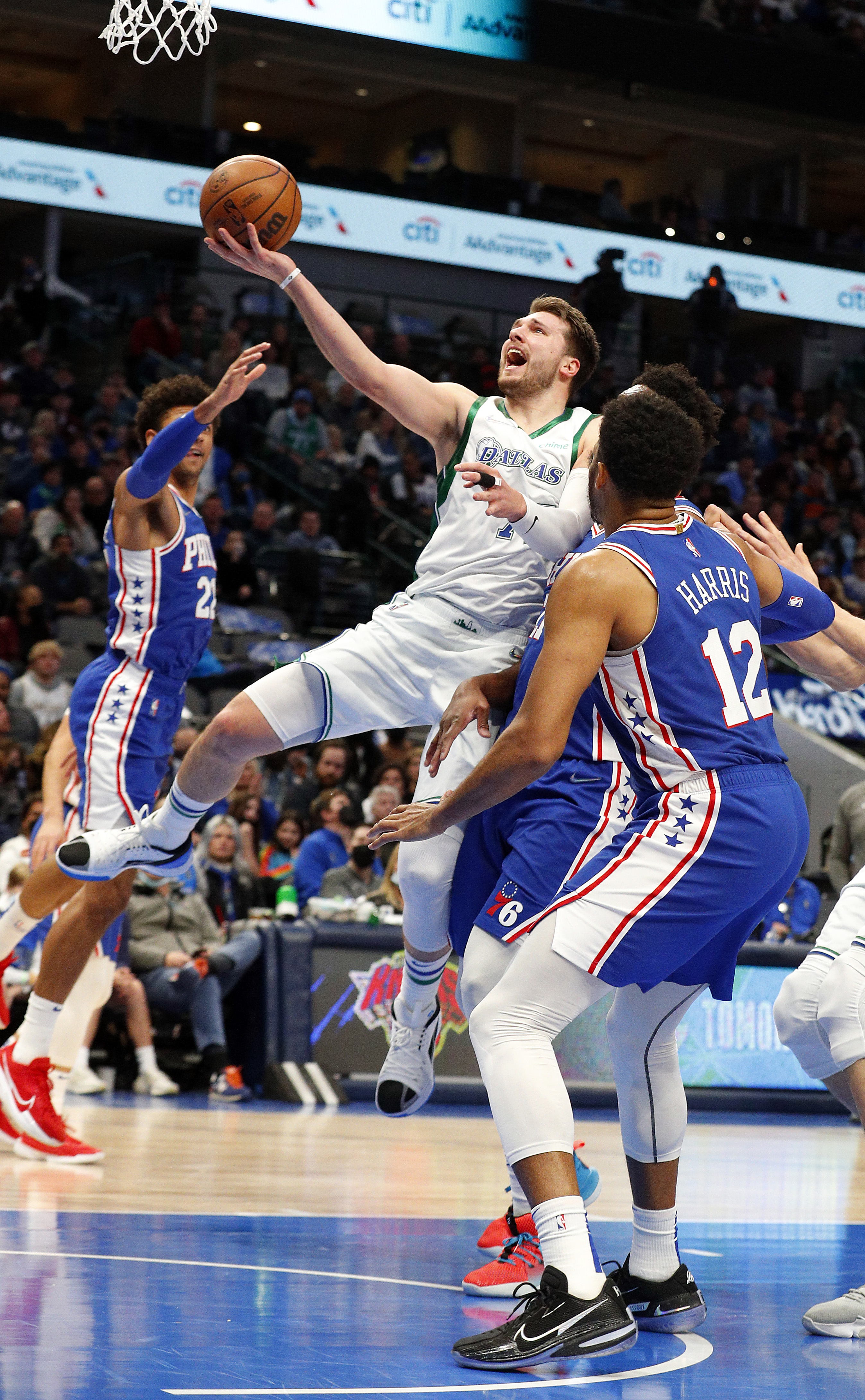 Luka Doncic and Maxi Kleber had awesome first quarter dunks