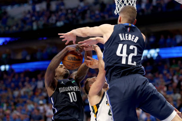 Kleber sizzles from long range to provide spark in Game 5