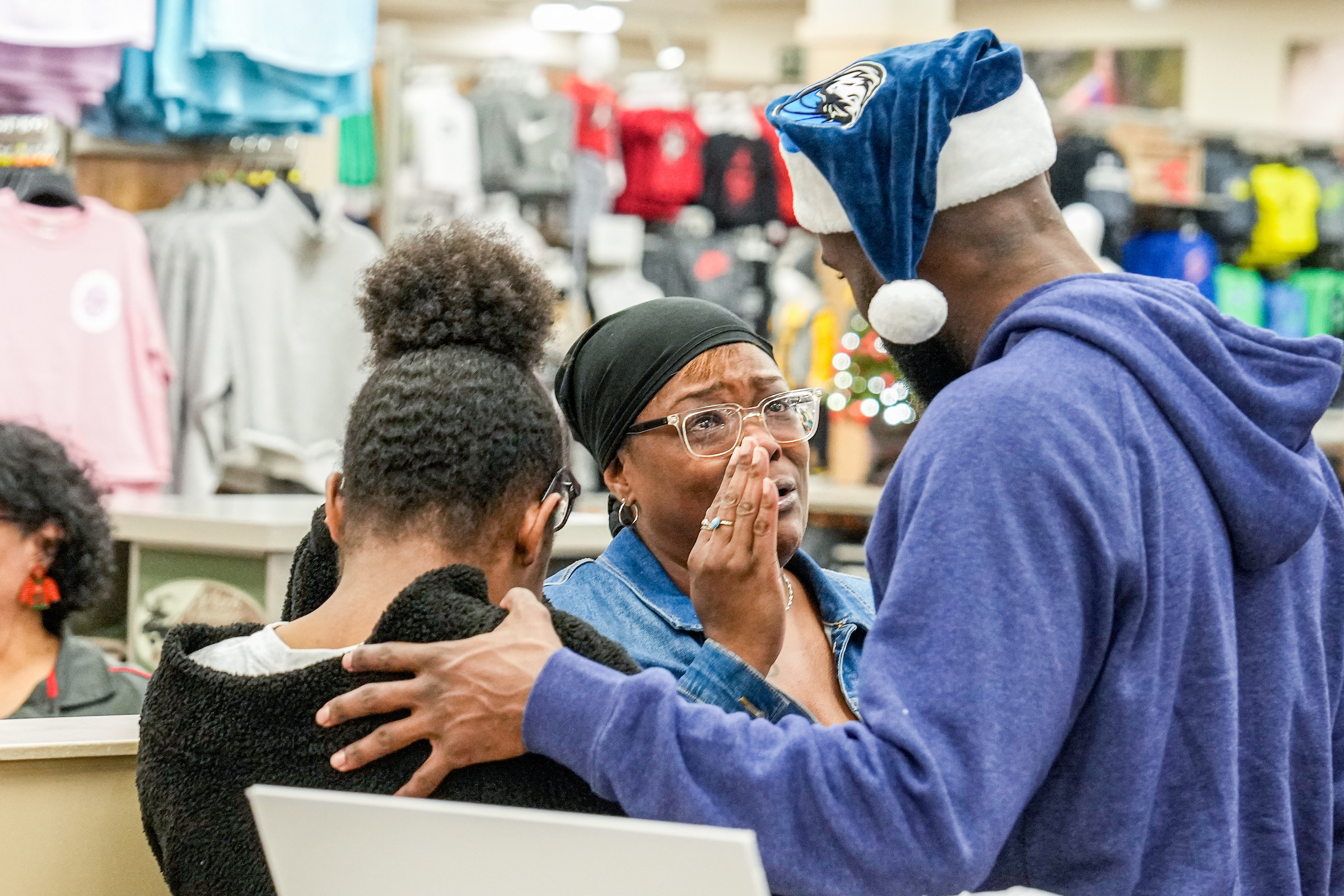 Four Dallas Mavs players surprise families with holiday shopping spree -  The Official Home of the Dallas Mavericks